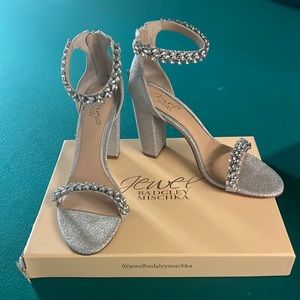 Badgley Mischka Silver Sparkle Jeweled 3in High Heels - Size 9